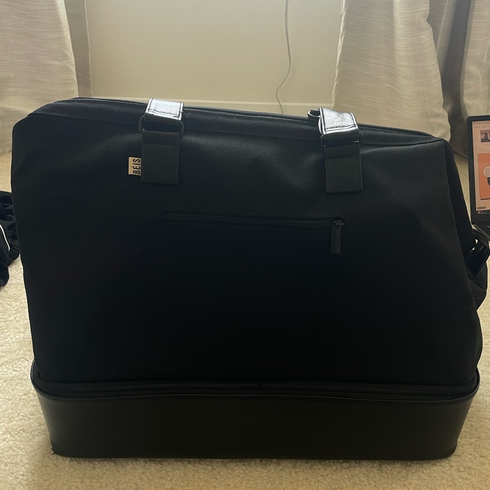 BEIS Black Travel Bag with Sleek Design
